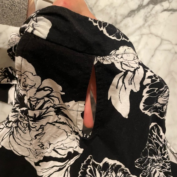 White House Black Market Black & White Flower Halter Top with Tie - Picture 7 of 7